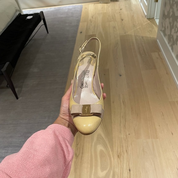 Feragamo Nude sling backs in size 9. - Picture 5 of 5